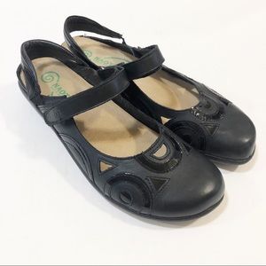 Women’s Size 10 (41) Black Naot Leather Rongo Flats
